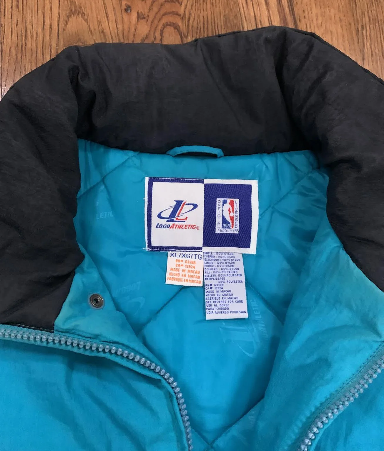 Vintage Logo Athletic Charlotte Hornets Winter Jacket (Size XL